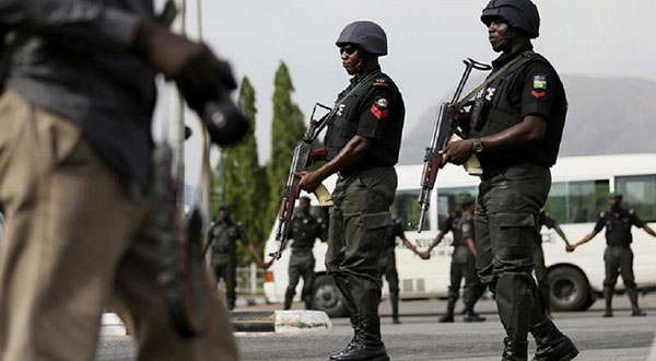 Nigeria Police Arrests 39 Suspected Cameroon Separatists Nigeria Police Arrests 39 Suspected Cameroon Separatists